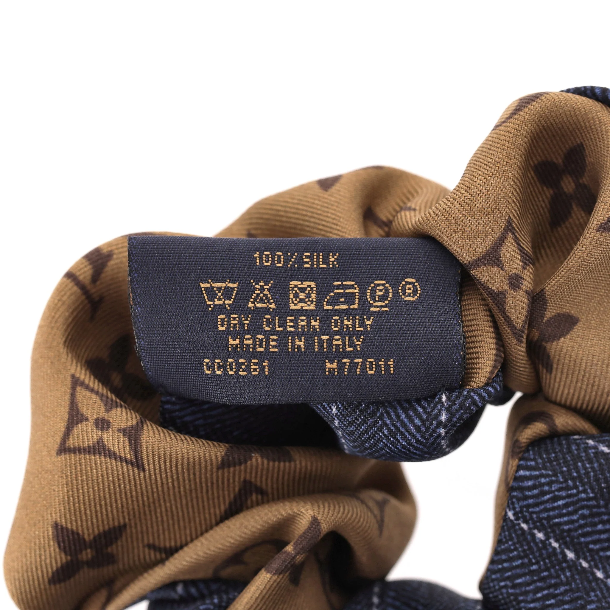 Louis Vuitton Silk Be Mindful Chouchou Monogram Scrunchie - Image 5