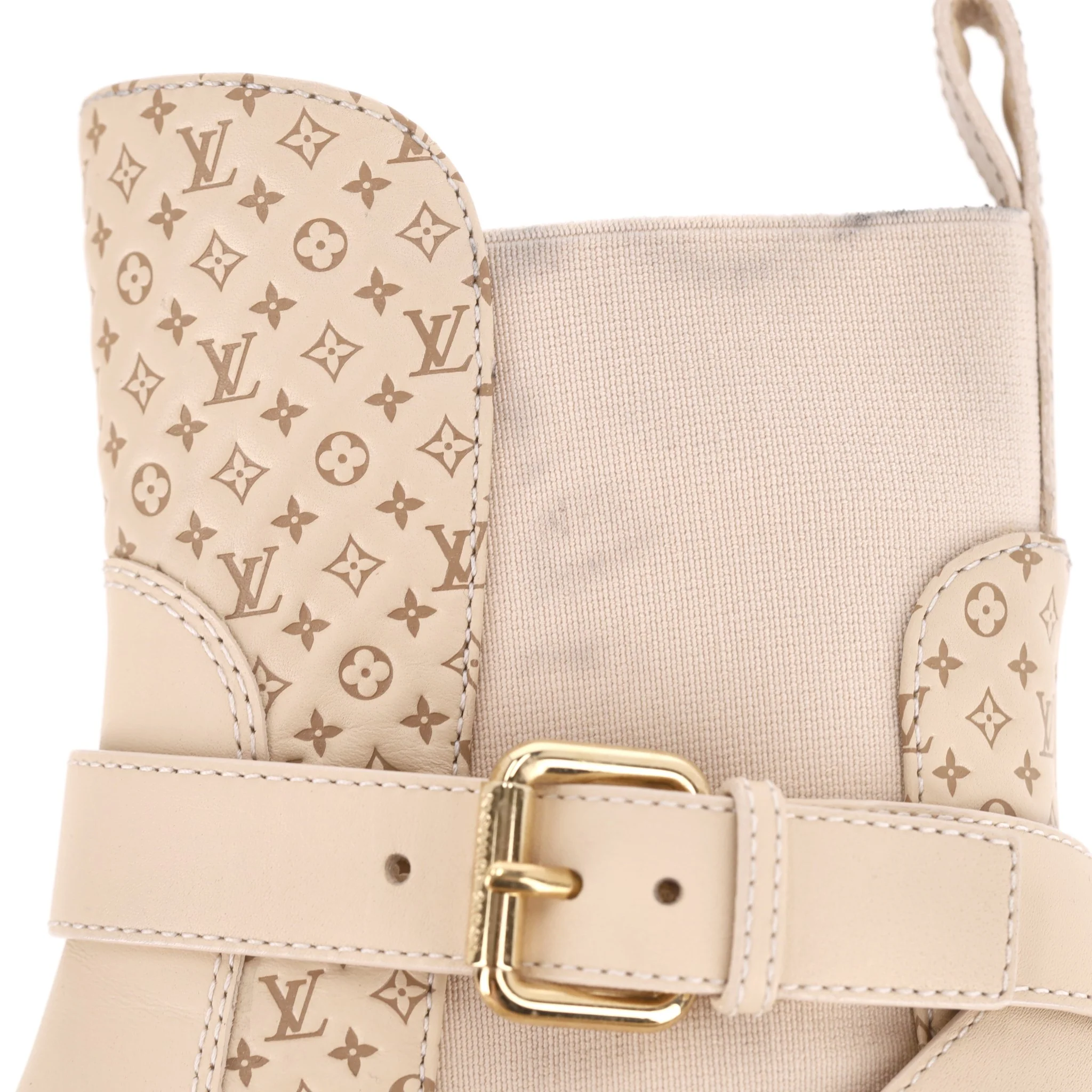 Louis Vuitton Suede 'LV'  Logo Embossed Laureate Platform Desert Boots. Size 37 - Image 9