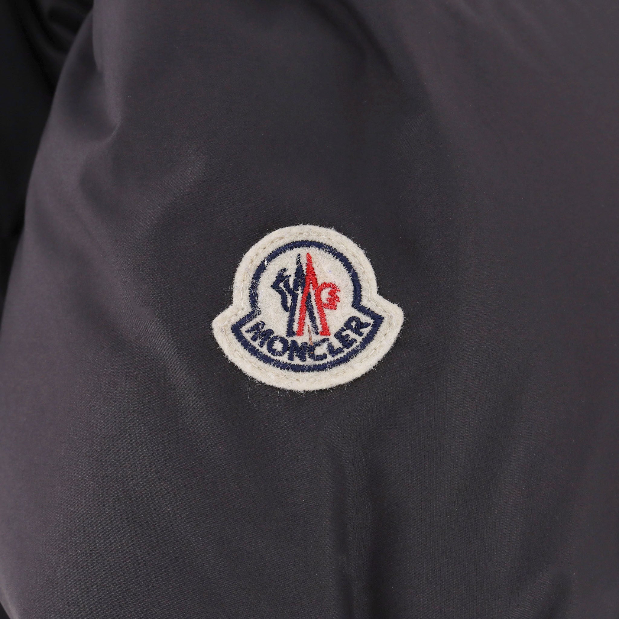 Moncler Ebre Hooded Down Puffer Jacket. Size 2 - Image 5