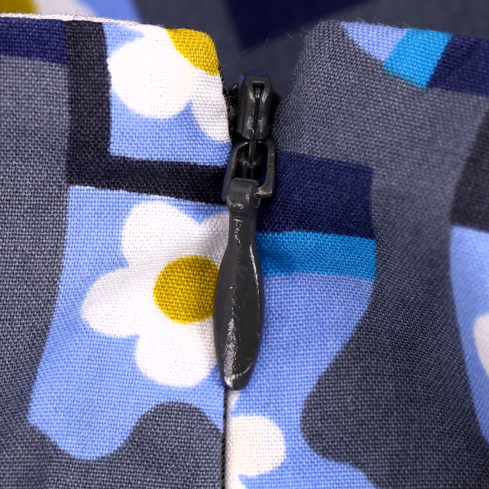 Prada Geometric Floral Print Straight Trousers. Size 44IT - Image 6