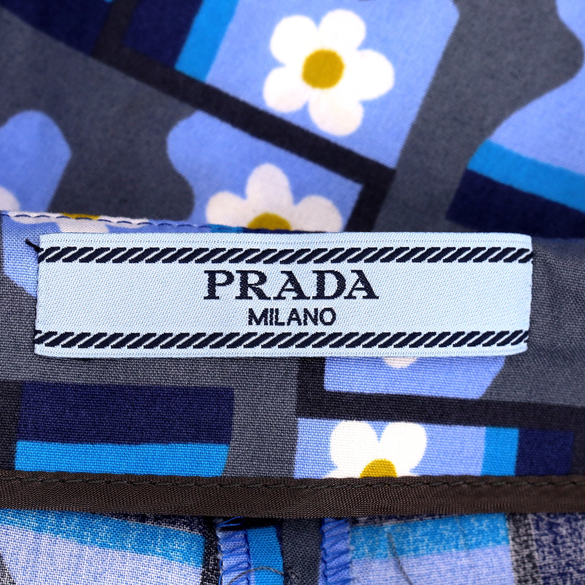 Prada Geometric Floral Print Straight Trousers. Size 44IT - Image 7