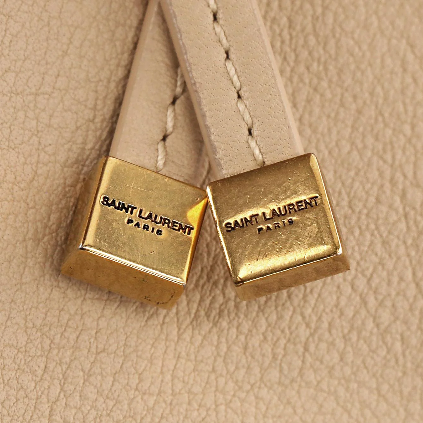 Saint Laurent Suzanne Leather Shoulder Bag With A Matching Pouch - Image 8