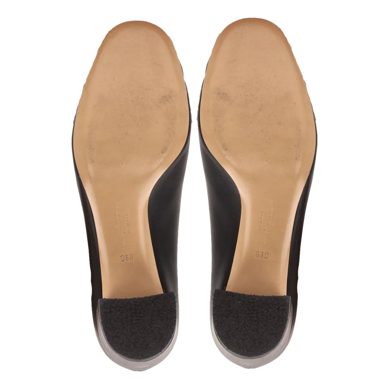 Salvatore Ferragamo Gancini Chain Leather Pumps With Patent Leather Cap Toe. Size 37 - Image 6