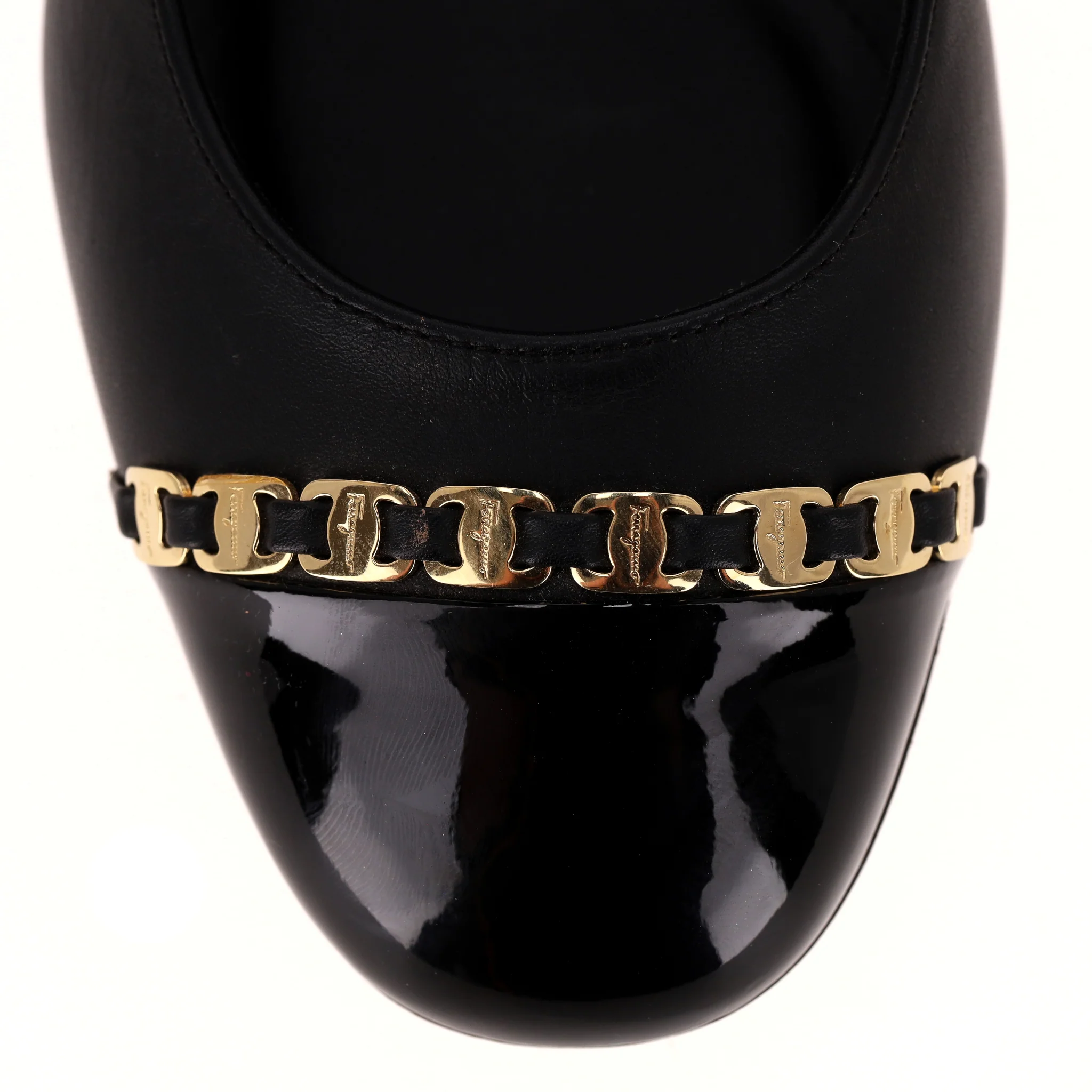 Salvatore Ferragamo Gancini Chain Leather Pumps With Patent Leather Cap Toe. Size 37 - Image 8