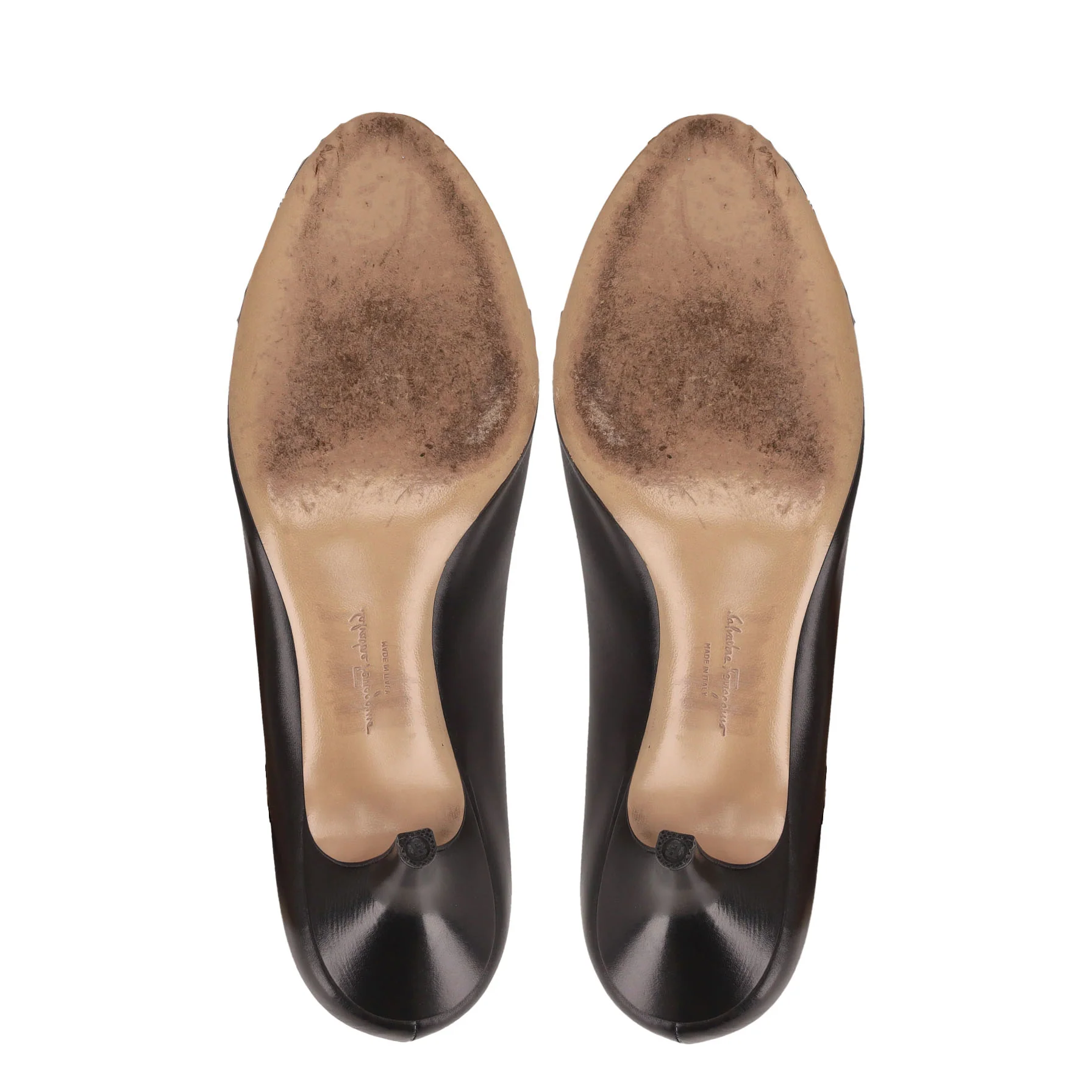 Salvatore Ferragamo Leather Pumps. Size 37.5 - Image 6