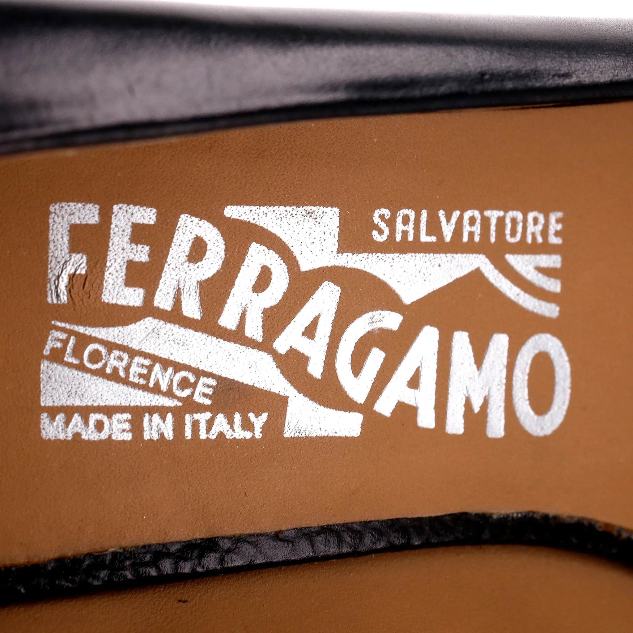 Salvatore Ferragamo Leather Pumps. Size 37.5 - Image 9