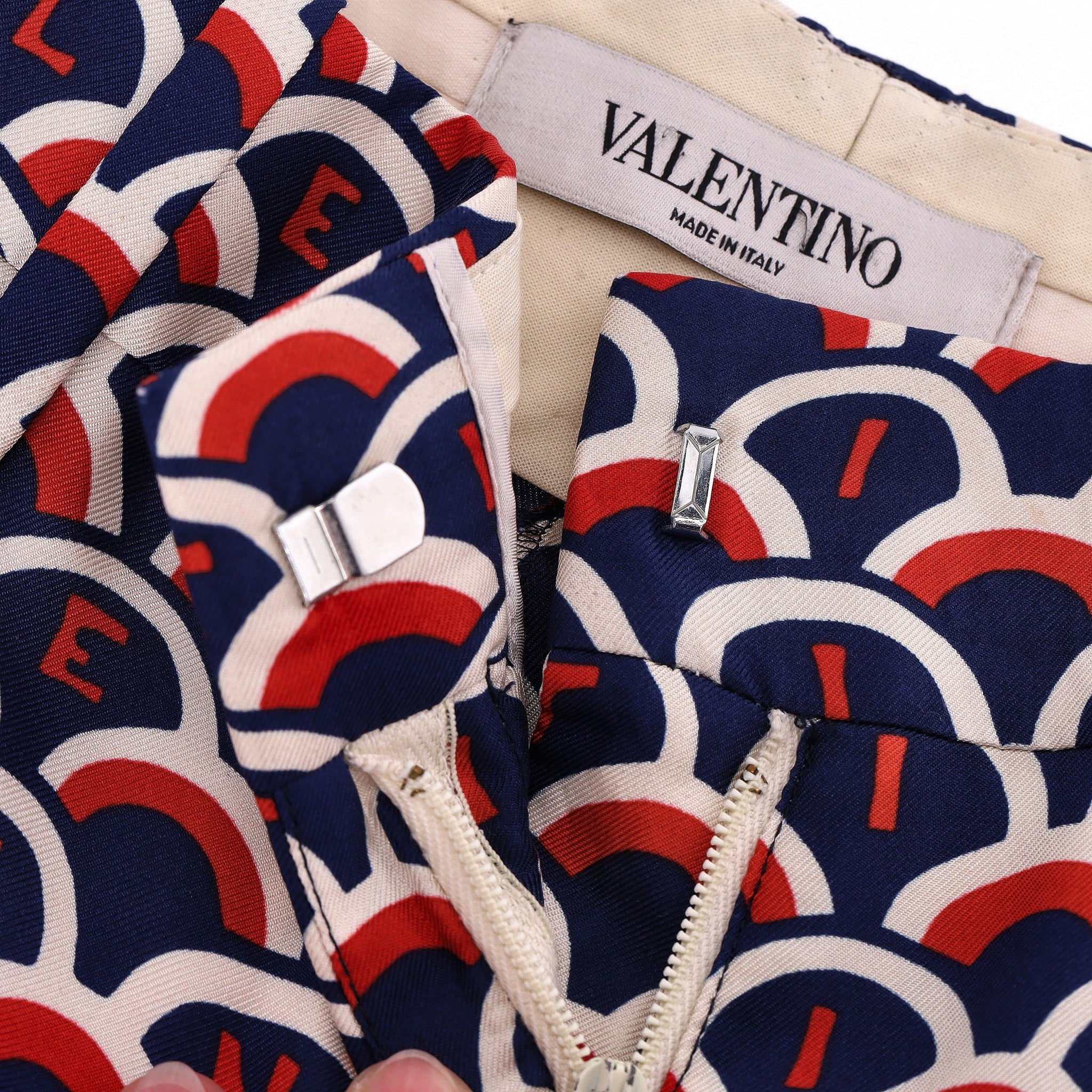 Valentino Silk Motif Printed Matching Shirt & Trousers. Size 38IT - Image 5